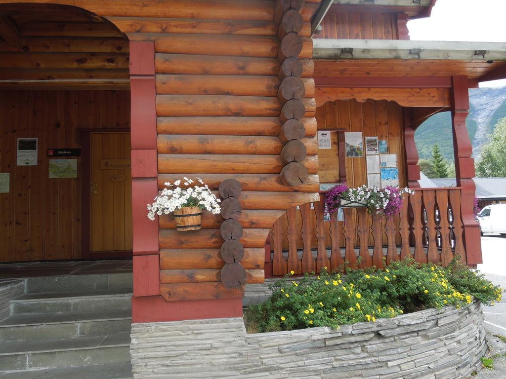 Отель Skjak Turistheim Экстерьер фото